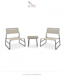 Salotto composto da 2 poltrone in acciaio e tavolino quadrato