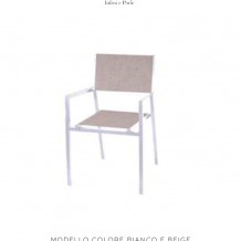 Poltrona bicolore in alluminio impilabile con design quadro, braccioli e seduta e schienale in tessuto